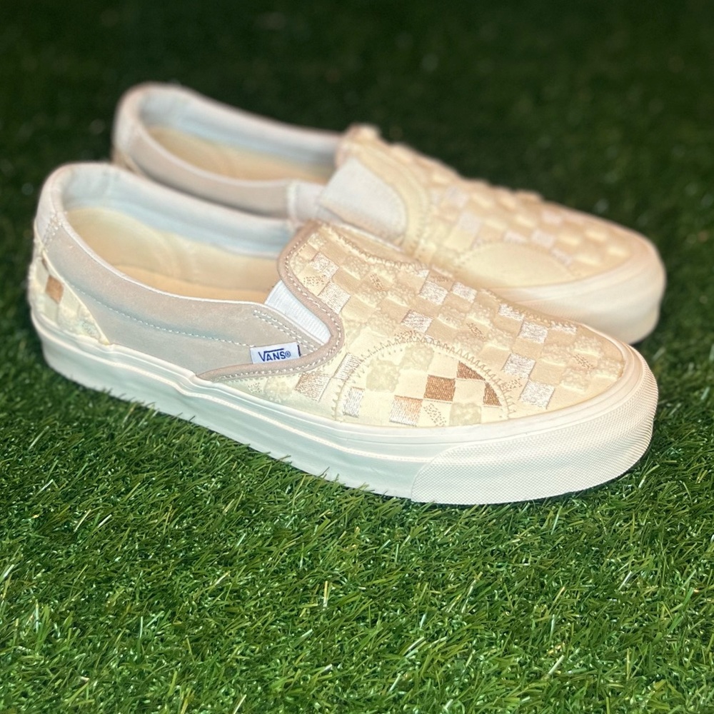 VAN OTW Slip On Sz 12 Women / 10.5 Men